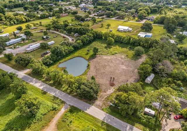 4th image of 19231 County Road 927A, Alvin, TX 77511 | MLS# 85947772