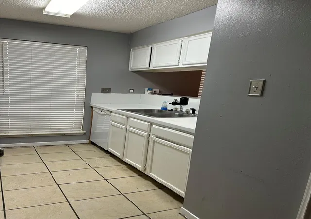 4th image of 3745 Thistlemont Dr, Houston, TX 77042 | MLS# 92331491