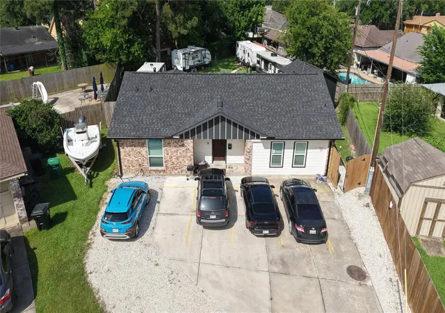 Photo 2 of Single family home for sale at 723 Fawn Ct, Houston, TX 77015 | MLS# 22473894 | Listing updated on 2026-08-25