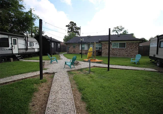 Photo 4 of Single family home for sale at 723 Fawn Ct, Houston, TX 77015 | MLS# 22473894 | Listing updated on 2026-09-24