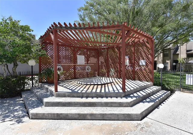 2nd image of 10811 Richmond Ave, Houston, TX 77042