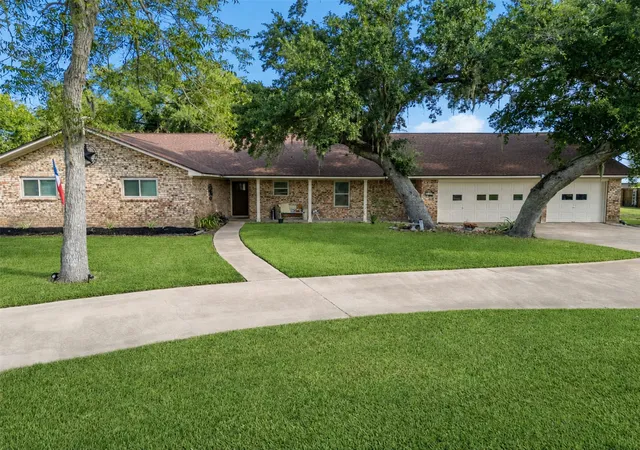 Photo 2 of Single family home for sale at 312 County Road 201, Angleton, TX 77515 | MLS# 69081257 | Listing updated on 2026-09-12