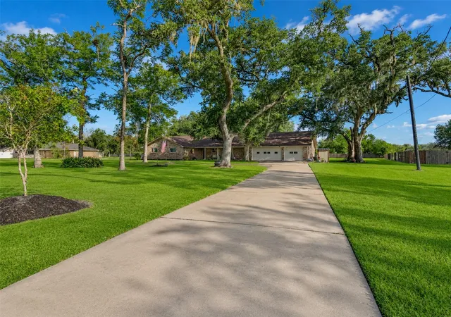 Photo 3 of Single family home for sale at 312 County Road 201, Angleton, TX 77515 | MLS# 69081257 | Listing updated on 2026-09-12