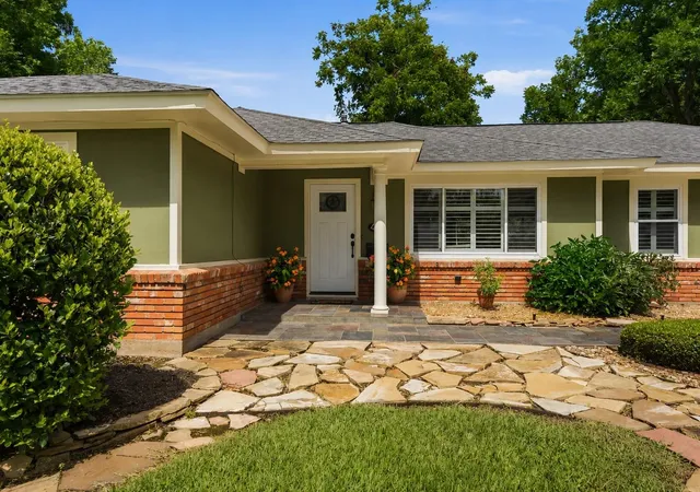 2nd image of 410 Kyle St, Sugar Land, TX 77478 | MLS# 12986756