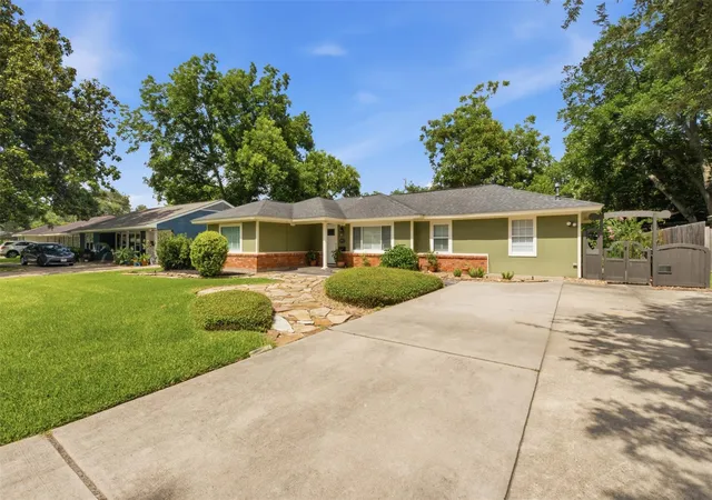 3rd image of 410 Kyle St, Sugar Land, TX 77478 | MLS# 12986756
