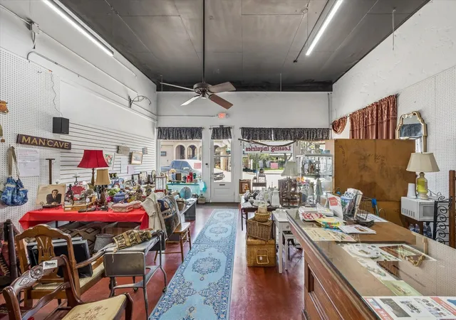 Listing Photo 5 - Condo for sale in building located at 1008 Milam St, Columbus, TX 78934