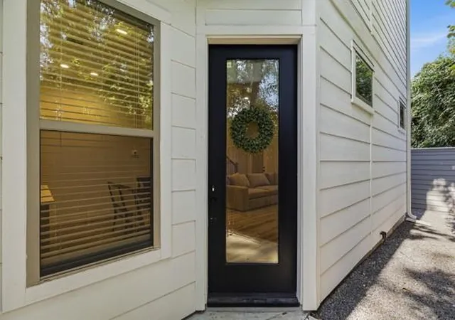 Photo 3 of Single family home for sale at 5361 Creekmont Oaks Ln, Houston, TX 77091 | MLS# 74204592 | Listing updated on 2026-10-09