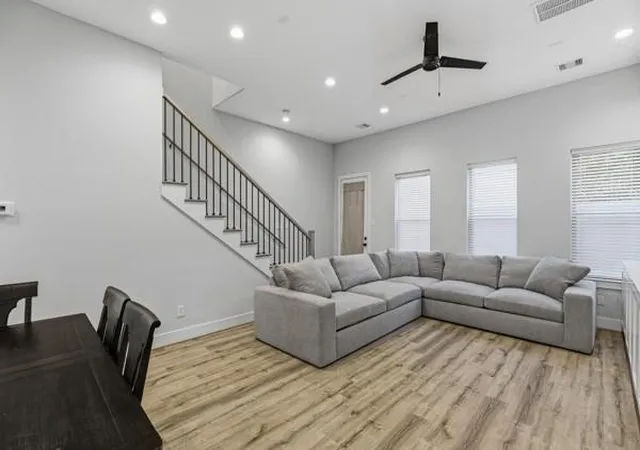 Photo 4 of Single family home for sale at 5361 Creekmont Oaks Ln, Houston, TX 77091 | MLS# 74204592 | Listing updated on 2026-10-09