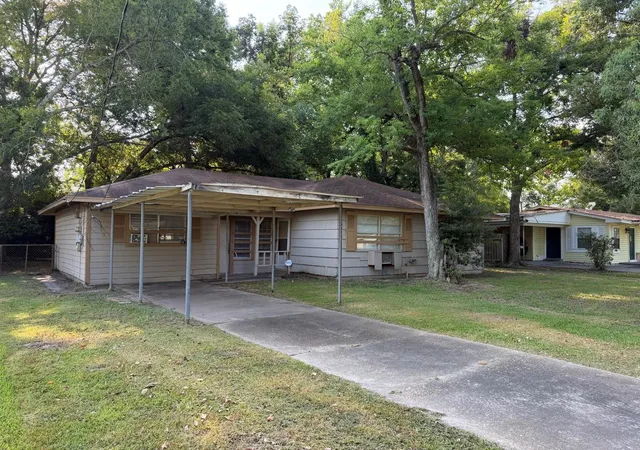 Photo 2 of Single family home for sale at 1810 11th St, Orange, TX 77630 | MLS# 5503400 | Listing updated on 2026-08-27