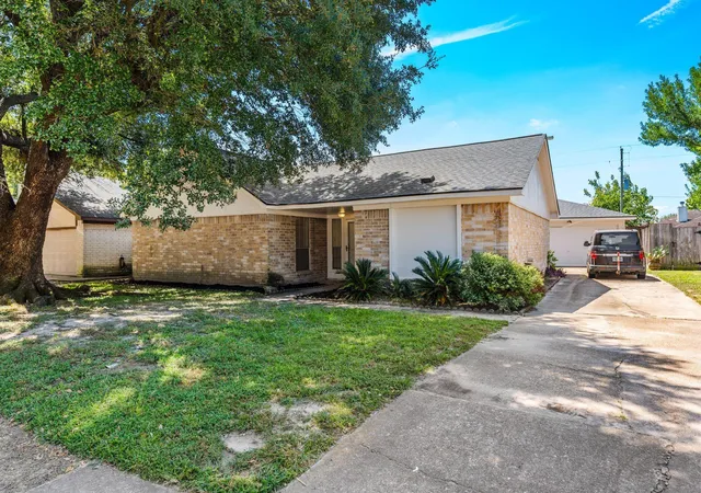 Photo 2 of Single family home for sale at 6615 Vera Jean Dr, Houston, TX 77088 | MLS# 14252449 | Listing updated on 2026-09-13