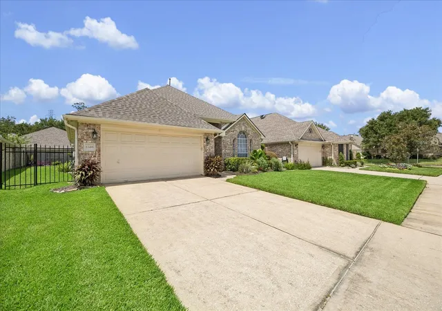 3rd image of 12418 Rutgers Park Ct, Houston, TX 77058 | MLS# 79184680