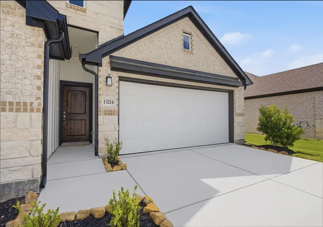 Photo 3 of Single family home for sale at 13322 Hayden Peak Dr, Iowa Colony, TX 77583 | MLS# 6624794 | Listing updated on 2026-09-17