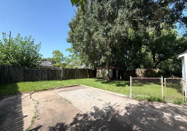 13th image of 1050 Boyd St, Beaumont, TX 77705 | MLS# 48101191