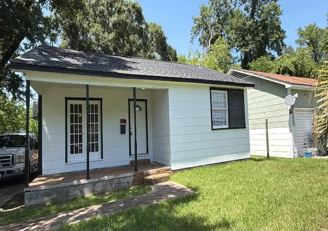 2nd image of 1050 Boyd St, Beaumont, TX 77705 | MLS# 48101191