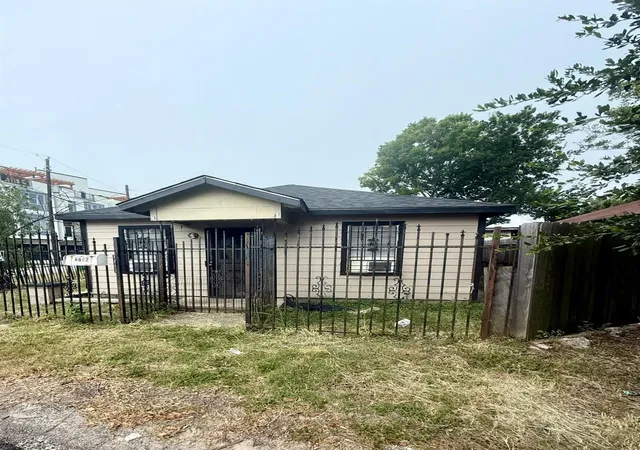 3rd image of 2714 Gray St, Houston, TX 77004 | MLS# 75049052