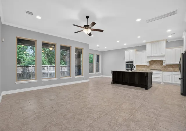 Photo 3 of Townhouse for sale at 27 Daffodil Meadow Pl, Tomball, TX 77375 | MLS# 26534447 | Listing updated on 2026-08-18