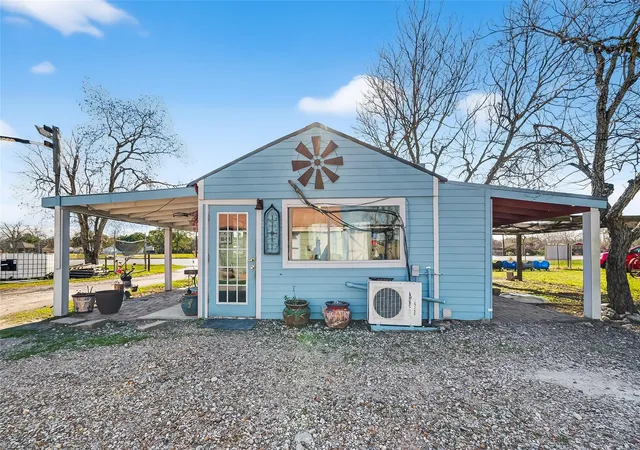 Photo 3 of Single family home for sale at 2900 West Hwy 6, Alvin, TX 77511 | MLS# 3608718 | Listing updated on 2026-05-14