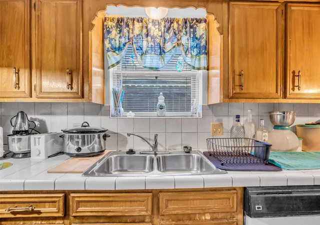 Photo 3 of Single family home for sale at 700 Briarclift Ln, Baytown, TX 77521 | MLS# 15231865 | Listing updated on 2026-04-18
