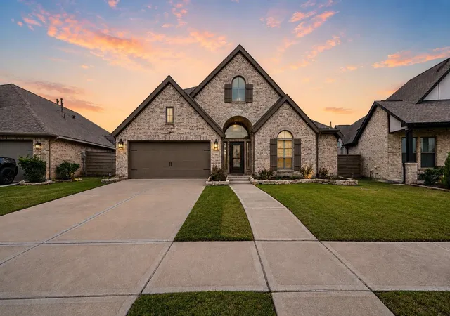 Photo 2 of Single family home for sale at 1934 Bayleaf Manor Dr, Manvel, TX 77578 | MLS# 75824571 | Listing updated on 2026-08-24