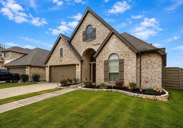 Photo 3 of Single family home for sale at 1934 Bayleaf Manor Dr, Manvel, TX 77578 | MLS# 75824571 | Listing updated on 2026-08-24