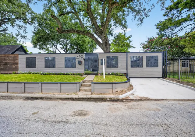 Photo 1 of Sale Pending at 419 Fairbanks St, Houston, TX 77009 | MLS# 92321221 | Listing updated on 2026-09-18