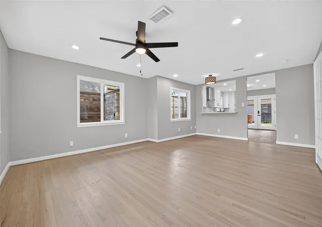Photo 3 of Sale Pending at 419 Fairbanks St, Houston, TX 77009 | MLS# 92321221 | Listing updated on 2026-09-18