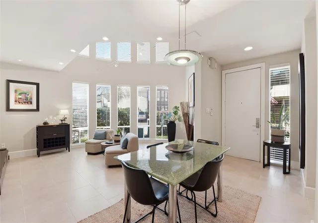 4th image of 2409 Bering Dr #21, Houston, TX 77057 | MLS# 87574510