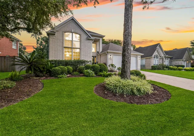 Photo 2 of Single family home for sale at 6702 Springcrest Dr, Sugar Land, TX 77479 | MLS# 24083311 | Listing updated on 2026-09-04
