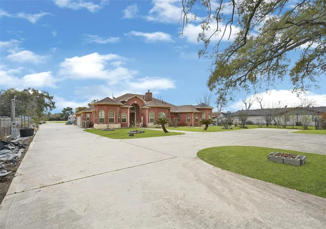 Photo 3 of Single family home for sale at 6519 Breen Dr, Houston, TX 77086 | MLS# 45347767 | Listing updated on 2026-05-16