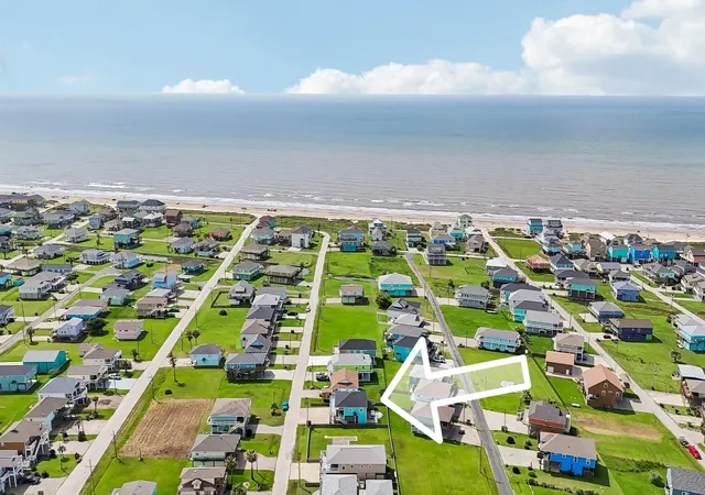 Homes for sale in Crystal Beach, TX | 977 Bahama Dr, Crystal Beach, TX 77650 | MLS# 55834644