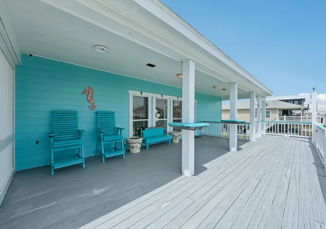 Homes for sale in Crystal Beach, TX | 977 Bahama Dr, Crystal Beach, TX 77650 | MLS# 55834644