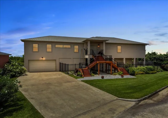 Homes for sale in San Leon, TX | 202 Debbie Ln, San Leon, TX 77539 | MLS# 32710416