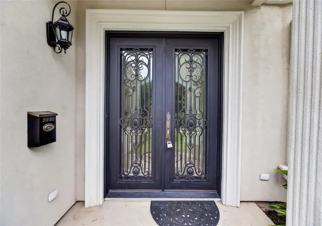 Photo 3 of Mansion for sale at 2318 Bellefontaine St, Houston, TX 77030 | MLS# 67546730 | Listing updated on 2026-08-27
