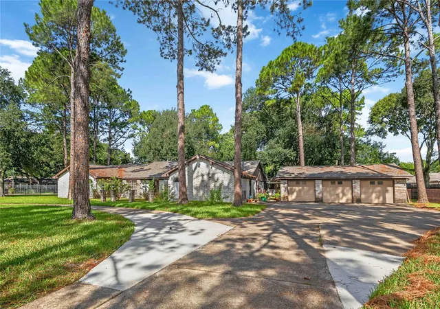 Photo 2 of Single family home for sale at 10110 Rolke Rd, Houston, TX 77099 | MLS# 61341627 | Listing updated on 2026-08-26
