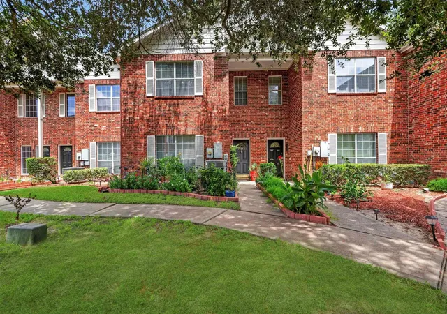 Townhouse for sale at 13673 Garden Grv Ct #275, Houston, TX 77082 | MLS# 73830652