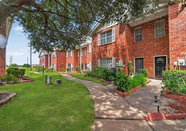 Photo 2 of Townhouse for sale at 13673 Garden Grv Ct #275, Houston, TX 77082 | MLS# 73830652 | Listing updated on 2026-09-13