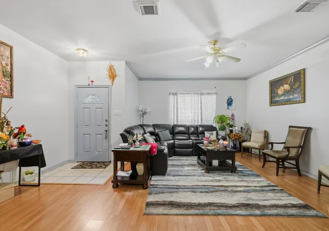 Photo 4 of Townhouse for sale at 13673 Garden Grv Ct #275, Houston, TX 77082 | MLS# 73830652 | Listing updated on 2026-09-13