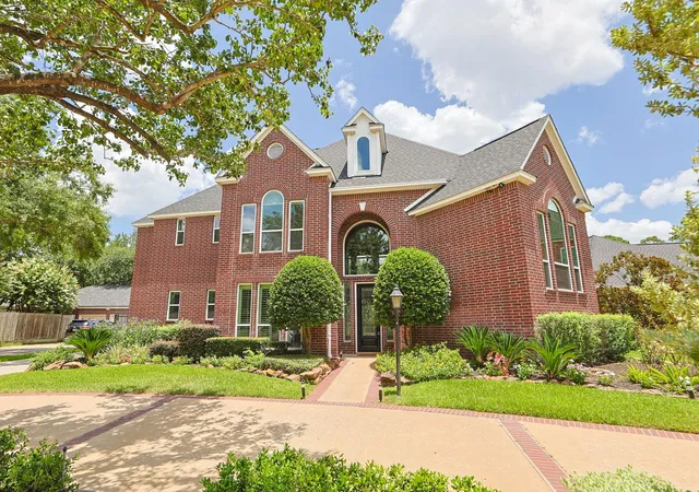 Photo 3 of Sale Pending at 14122 Champion Village Dr, Houston, TX 77069 | MLS# 49591643 | Listing updated on 2026-09-03