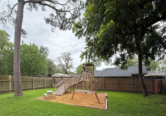 Homes for sale in Friendswood, TX | 5110 Tashkent Dr, Friendswood, TX 77546 | MLS# 17506040