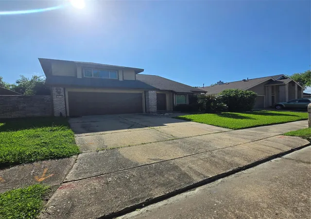 Photo 2 of Sale Pending at 12410 Seaswept Dr, Houston, TX 77071 | MLS# 5435088 | Listing updated on 2026-09-19