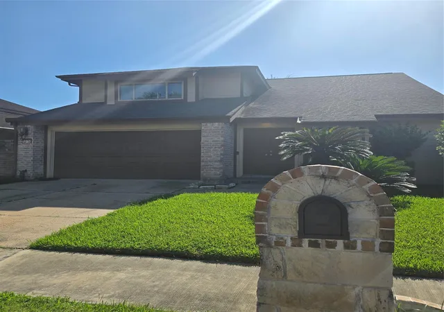 Photo 3 of Sale Pending at 12410 Seaswept Dr, Houston, TX 77071 | MLS# 5435088 | Listing updated on 2026-09-19