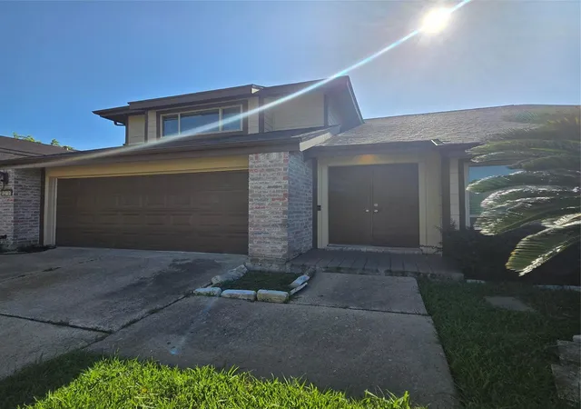 Photo 3 of Sale Pending at 12410 Seaswept Dr, Houston, TX 77071 | MLS# 5435088 | Listing updated on 2026-09-19