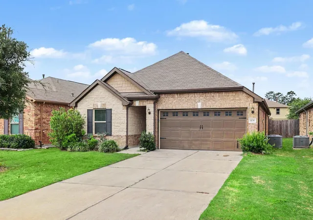 Photo 2 of Single family home for sale at 1136 Littleton Ct, Conroe, TX 77304 | MLS# 38898471 | Listing updated on 2026-09-10