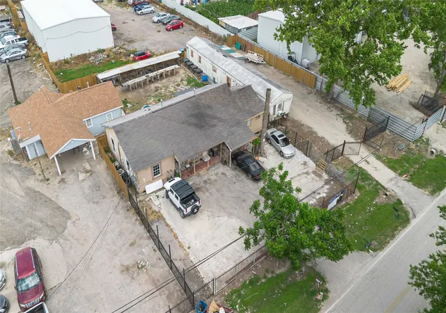 Listing Photo 5 - Condo for sale in building located at 8021 Berwyn Dr, Houston, TX 77037