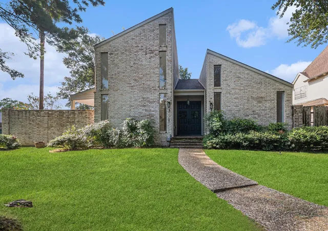Photo 2 of Single family home for sale at 4334 Lake Grv Dr, Seabrook, TX 77586 | MLS# 26302227 | Listing updated on 2026-07-24