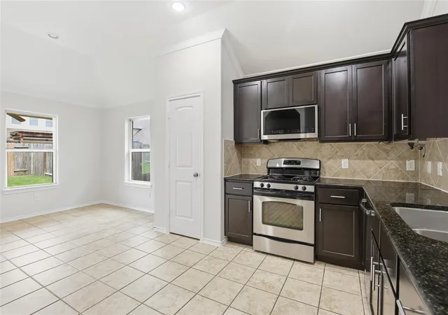 4th image of 12910 Taper Reach Dr, Tomball, TX 77377 | MLS# 51939261
