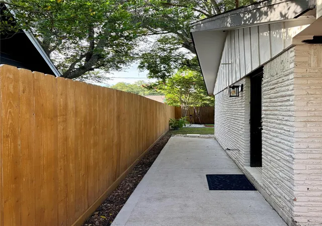 Photo 4 of Single family home for sale at 4406 Benning Dr, Houston, TX 77035 | MLS# 26128464 | Listing updated on 2026-09-15