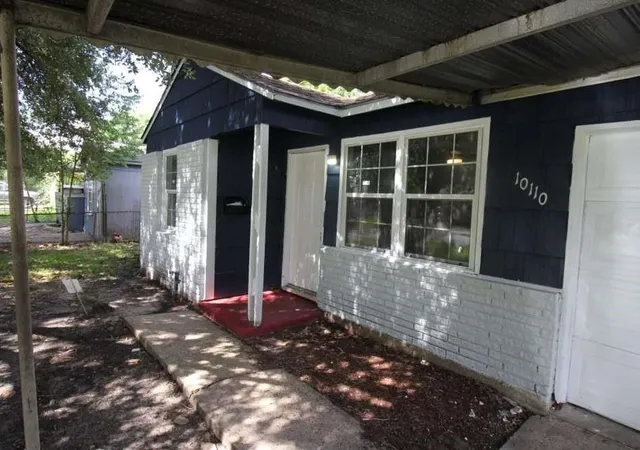 Photo 2 of Single family home for sale at 10110 Rosehaven Dr, Houston, TX 77051 | MLS# 42472389 | Listing updated on 2026-04-28