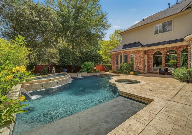 Photo 4 of Sale Pending at 1811 Oak Shadow Ct, Sugar Land, TX 77479 | MLS# 21341873 | Listing updated on 2026-10-02