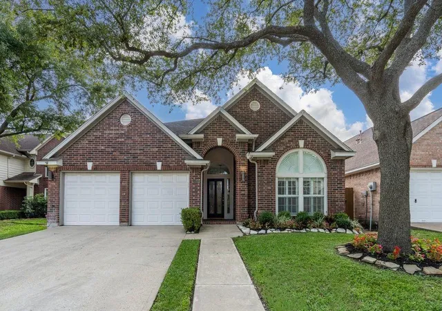 Photo 2 of Single family home for sale at 1211 Campton Ct, Houston, TX 77055 | MLS# 59621305 | Listing updated on 2026-07-15